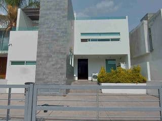 Casa en Fraccionamiento en Venta en El Refugio